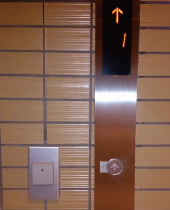 不審者のエレベーター利用を防止