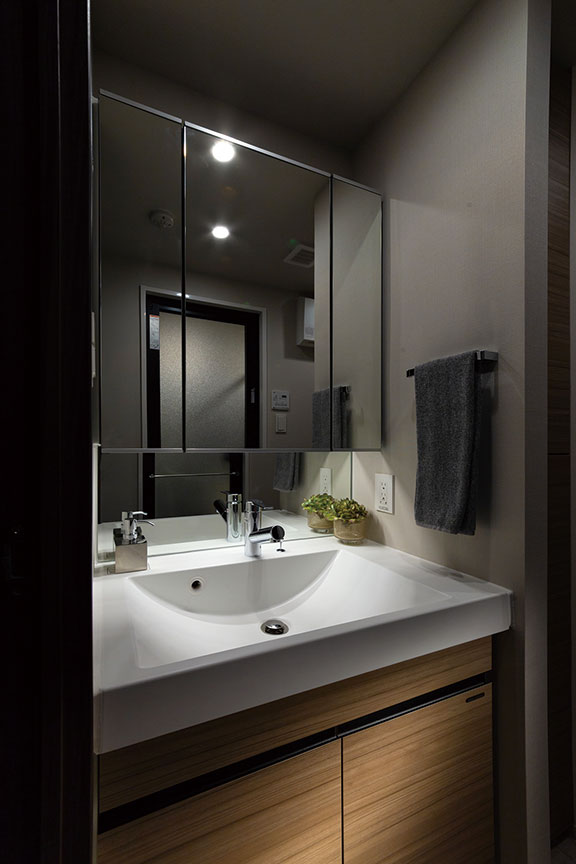 POWDER ROOM