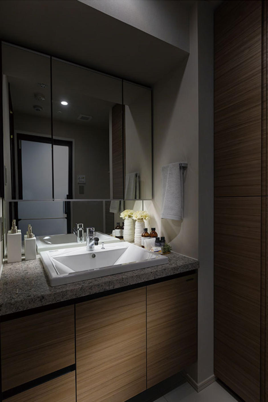 POWDER ROOM