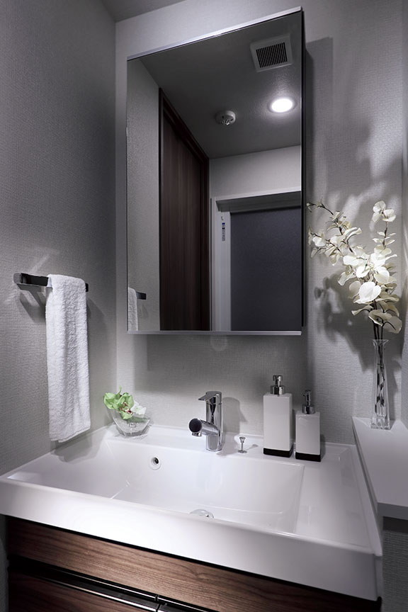 POWDER ROOM