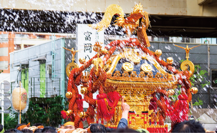 深川八幡祭り （例年8月に開催）